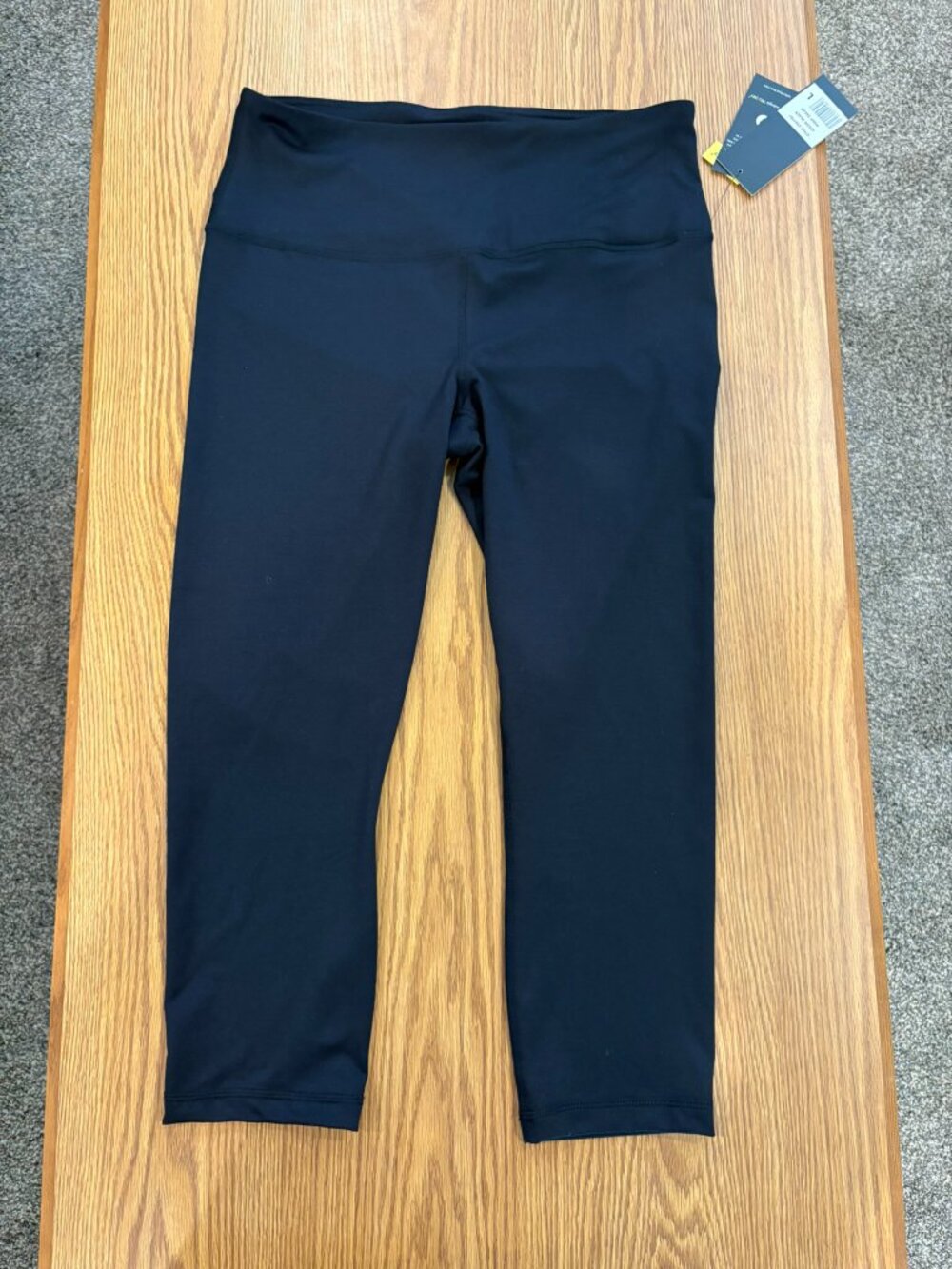 NWT, Velocity high rise cropped leggings/yoga pants with No Sweat fabric,  L